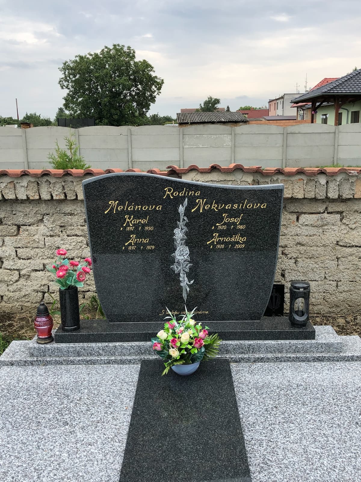 Kamenný pomník na míru – STONIA kamenictví